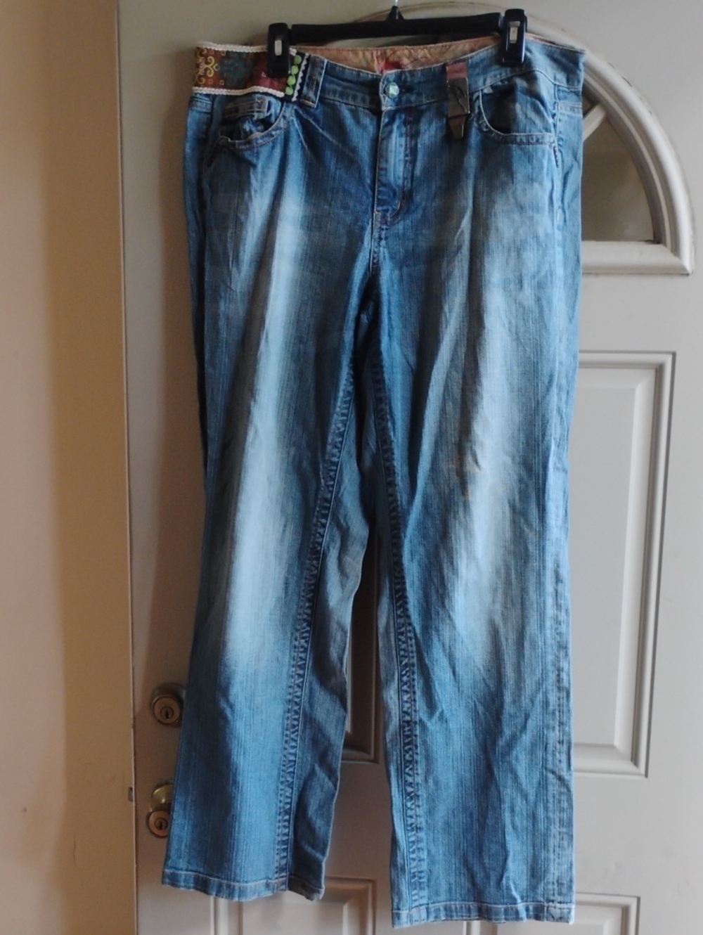 Women's Slim Straight Jeans in Washed Gray